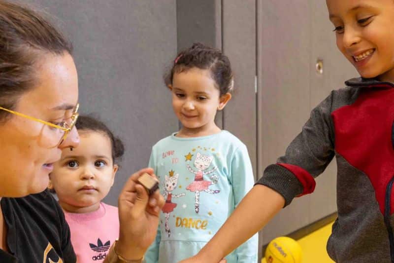 Gemeinsame Förderung von Kindern beim TVG 1893 Essen im Rahmen sozialer Arbeit und gemeinnütziger Projekte.